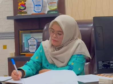 Lolly Suhenty Anggota Bawaslu Republik Indonesia.