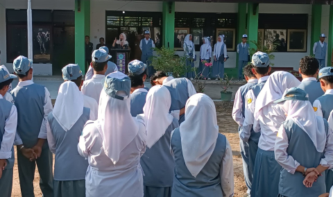 Ketua Bawaslu saat menjadi Pembina Upacara d SMAN 3 Kota Bima
