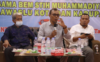 Ketua Bawaslu NTB Menjadi Narasumber Dalam Seminar Pemilu di STIH Muhammadiyah Bima