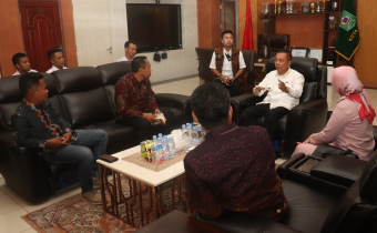 Ketua Bawaslu Kota Bima, Kordiv HP2H, Kordiv P2PS dan Plt. Koordinator Sekretariat dan Walikota Bima