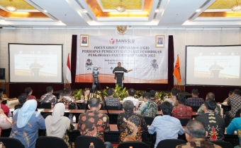 Ketua Bawaslu Rahmat Bagja dalam Forum Group Discussion (FGD) Persiapan Pembentukan Pusat Pendidikan Pengawasan Partisipatif Tahun 2025 
