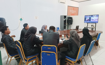 Ketua dan anggota Bawaslu beserja Koordinator sekretariat Bawaslu Kota Bima