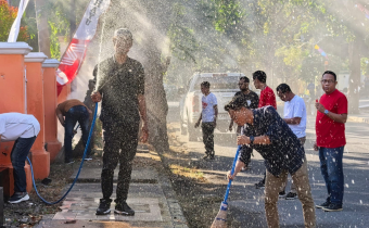 Gotong royong Bawaslu Kobi